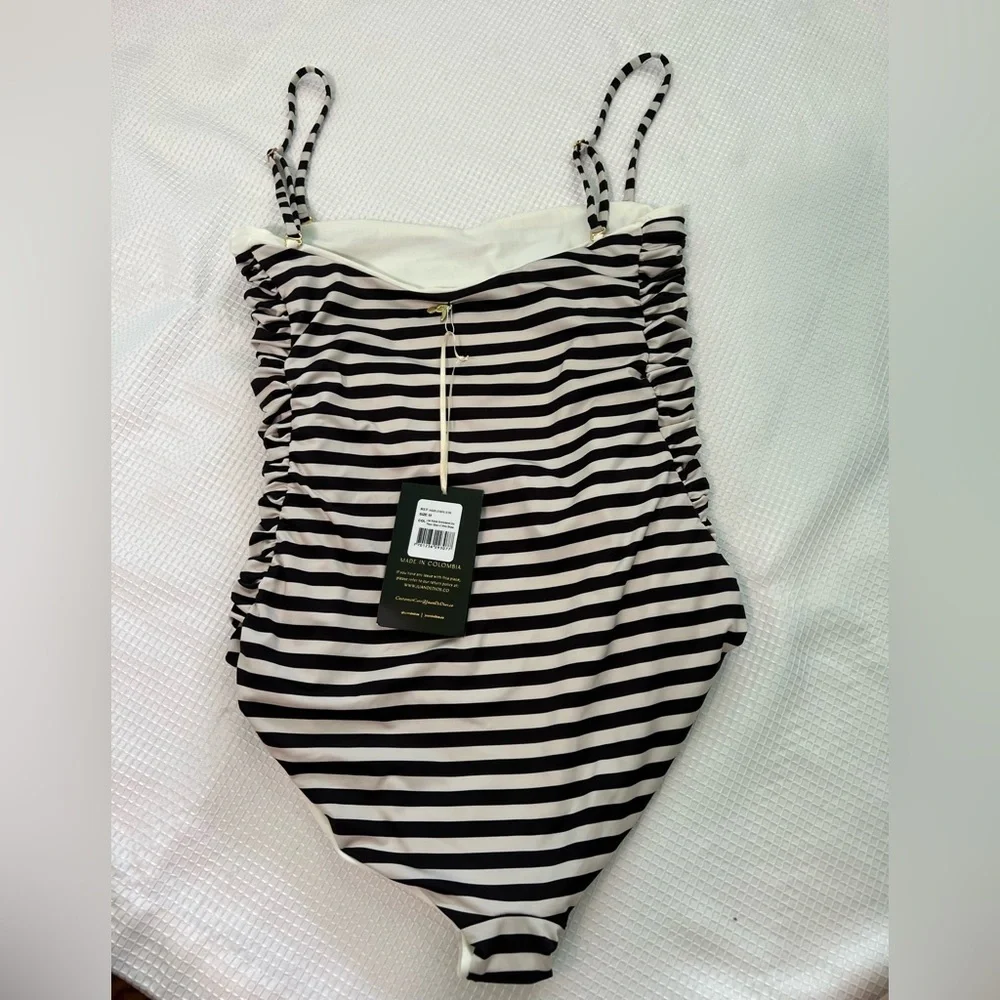 JUAN DE DIOS Las Balsas Embroidered One Piece Swimsuit NWTs Size Medium Resort